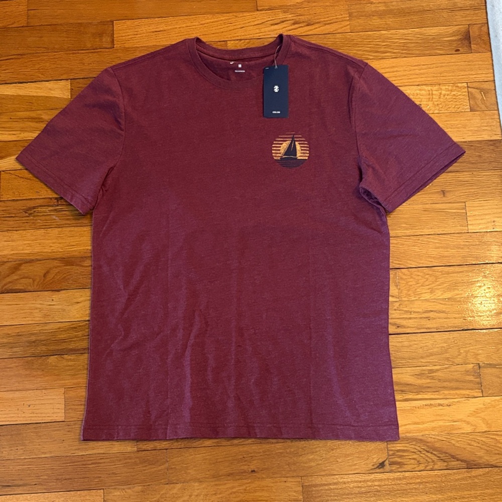 Izod Saltwater Men's Soft Wash Crew Burgundy Graphic Tee - NWT sz M